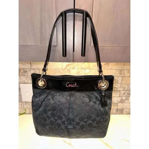 1613. Coach Ashley - Picture 1 of 4